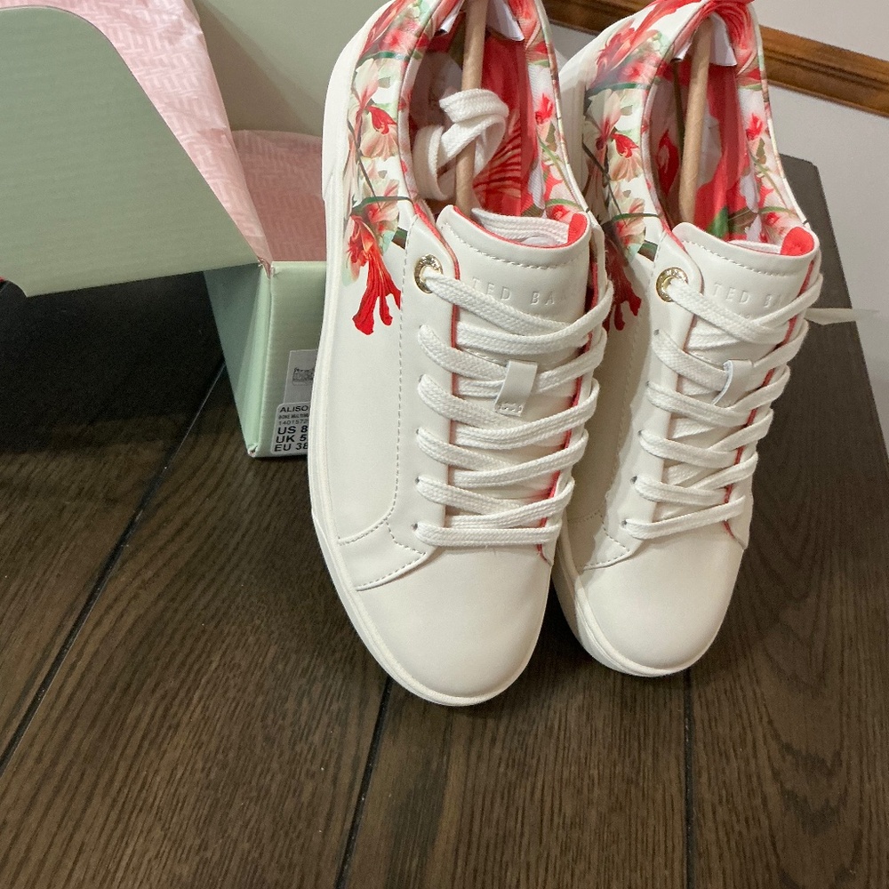 New Ted Baker leather size 8 Alison